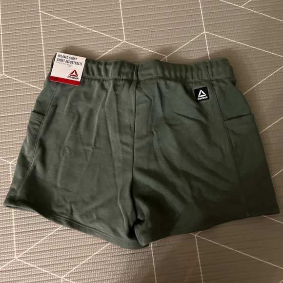 Greenish relaxed fit shorts in size small - Picture 2 of 2